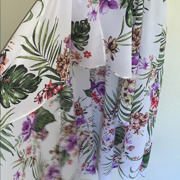 Beautiful tropical cover up - Picture 2 of 3